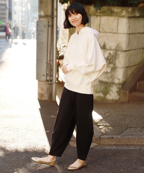 LAKOLE（ラコレ）の「起毛ツイルバレルパンツ（その他パンツ・レディース・ライトグレー/ブラック/アイボリー・SMALL/MEDIUM）」の6枚目の写真