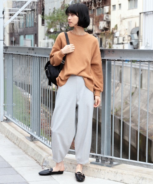 LAKOLE（ラコレ）の「起毛ツイルバレルパンツ（その他パンツ・レディース・ライトグレー/ブラック/アイボリー・SMALL/MEDIUM）」の4枚目の写真