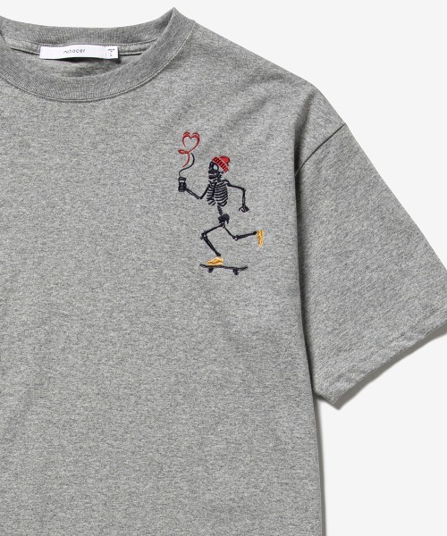 rehacer(レアセル)の「rehacer : Chilling Skull / チリング スカル Tシャツ メイドインジャパン(Tシャツ/カットソー・メンズ・ホワイト/ブラック/グレー/ネイビー・SMALL/MEDIUM/LARGE/X-LARGE)」の3枚目の写真