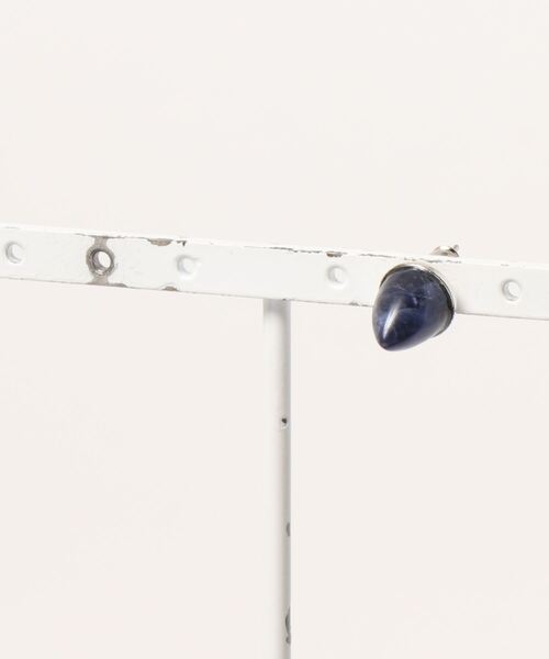Gary Murton（ギャリ―マートン）の「/Gary Murton/Studs stone pierce（ピアス（片耳用）・メンズ・ホワイト/ブラック/ブルー・FREE）」の2枚目の写真