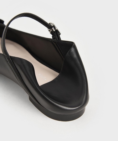 CHARLES & KEITH(チャールズ & キース)の「チェーンリンク メリージェーンフラット / Chain-Link Mary Jane Flats(パンプス・レディース・ブラック/ライトベージュ/レンガ・22.5cm/23cm/23.5cm/24.5cm/25cm/25.5cm)」の10枚目の写真