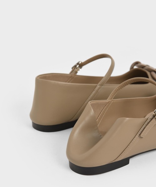 CHARLES & KEITH(チャールズ & キース)の「チェーンリンク メリージェーンフラット / Chain-Link Mary Jane Flats(パンプス・レディース・ブラック/ライトベージュ/レンガ・22.5cm/23cm/23.5cm/24.5cm/25cm/25.5cm)」の17枚目の写真