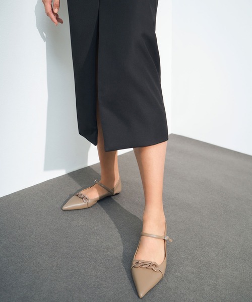 CHARLES & KEITH(チャールズ & キース)の「チェーンリンク メリージェーンフラット / Chain-Link Mary Jane Flats(パンプス・レディース・ブラック/ライトベージュ/レンガ・22.5cm/23cm/23.5cm/24.5cm/25cm/25.5cm)」の5枚目の写真