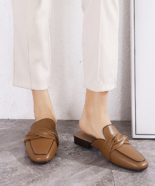 Futier land（フューティアランド）の「パイピングフラットローファーサボ（サンダル・レディース・ブラック/キャメル/アイボリー・38/40/36/39/37）」の11枚目の写真