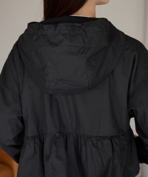 Fizz（フィズ）の「バックギャザーフリルマウンテンパーカー