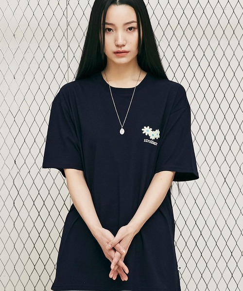 ISTKUNST(イストクンスト)の「『ISTKUNST/イストクンスト』FLOWER FRIENDS TEE/フラワーフレンズプリント 半袖Tシャツ ハーフスリーブカットソー(Tシャツ/カットソー・レディース・ホワイト/パープル/ネイビー・M/L)」の3枚目の写真