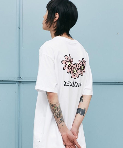 ISTKUNST(イストクンスト)の「『ISTKUNST/イストクンスト』FLOWER FRIENDS TEE/フラワーフレンズプリント 半袖Tシャツ ハーフスリーブカットソー(Tシャツ/カットソー・レディース・ホワイト/パープル/ネイビー・M/L)」の2枚目の写真