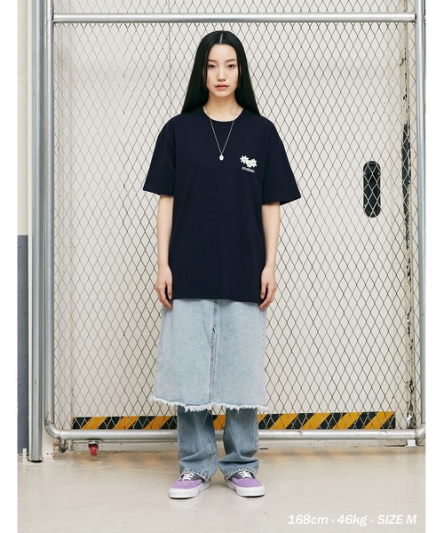 ISTKUNST(イストクンスト)の「『ISTKUNST/イストクンスト』FLOWER FRIENDS TEE/フラワーフレンズプリント 半袖Tシャツ ハーフスリーブカットソー(Tシャツ/カットソー・レディース・ホワイト/パープル/ネイビー・M/L)」の8枚目の写真