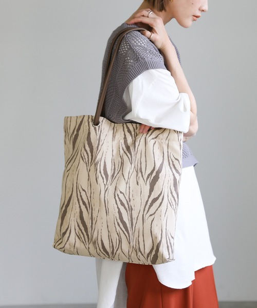 select MOCA（セレクトモカ）の「2021 SS アソート柄スクエアトートバッグ（トートバッグ・レディース・モカ/ダークウッド・FREE）」の2枚目の写真