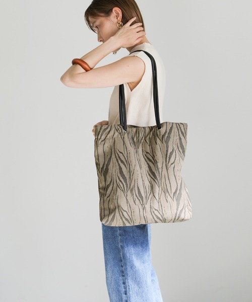 select MOCA（セレクトモカ）の「2021 SS アソート柄スクエアトートバッグ（トートバッグ・レディース・モカ/ダークウッド・FREE）」の8枚目の写真