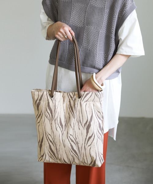 select MOCA（セレクトモカ）の「2021 SS アソート柄スクエアトートバッグ（トートバッグ・レディース・モカ/ダークウッド・FREE）」の6枚目の写真