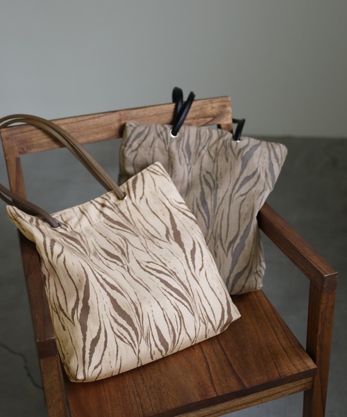 select MOCA（セレクトモカ）の「2021 SS アソート柄スクエアトートバッグ（トートバッグ・レディース・モカ/ダークウッド・FREE）」の10枚目の写真