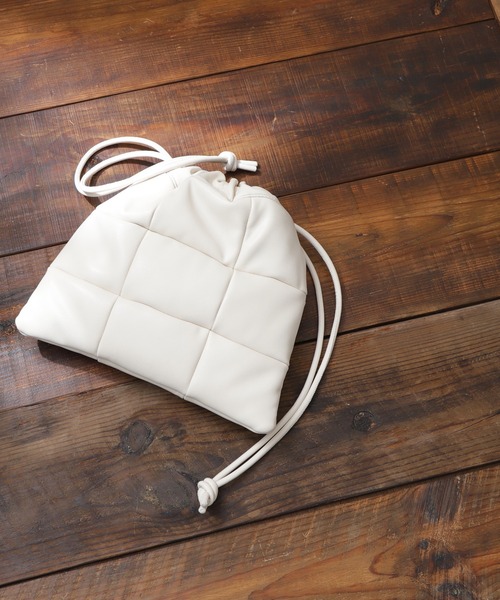 N.（N. Natural Beauty Basic）（エヌエヌナチュラルビューティーベーシック）の「◆キルティング巾着ショルダーバッグ（ショルダーバッグ・レディース・オフホワイト/ブラック・ﾌﾘ-）」の5枚目の写真