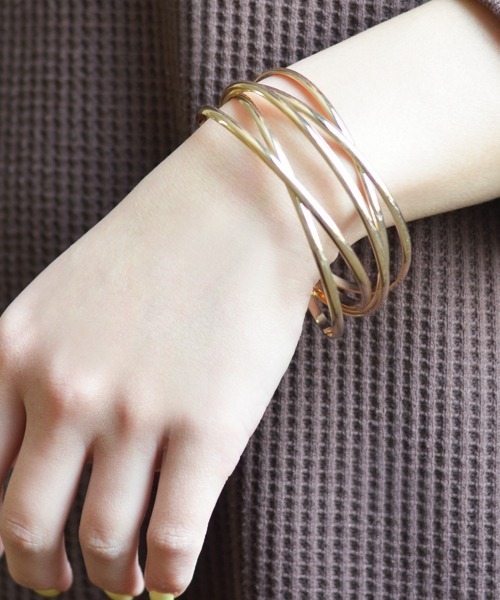 Fun & Daily（ファンアンドデイリー）の「F&D : クロスラインバングル（バングル/リストバンド・レディース・シルバー/ゴールド・FREE）」の5枚目の写真