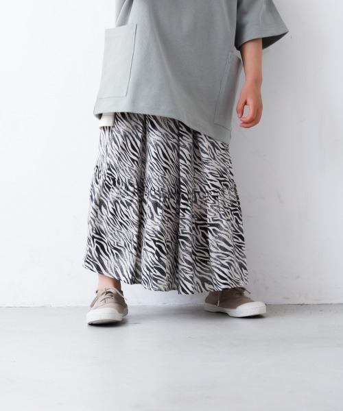 LOWRYS FARM(ローリーズファーム)の「アフリカンティアードスカート 944123(スカート・キッズ・ブラック/ブラウン・110cm/120cm/130cm)」の2枚目の写真