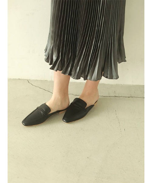 ACYM(アシーム)の「Flat comfot シューズ(スリッポン・レディース・ホワイト/ブラック・SMALL/MEDIUM/LARGE)」の1枚目の写真