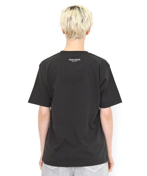 Design Tshirts Store graniph（デザイン　ティーシャツ　ストア　グラニフ）の「うめまつざか(クレヨンしんちゃん)｜コラボTシャツ（Tシャツ/カットソー・メンズ・スミクロ・X-SMALL/SMALL/LARGE/X-LARGE/MEDIUM）」の4枚目の写真