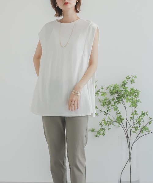 SENSE OF PLACE by URBAN RESEARCH（センスオブプレイスバイアーバンリサーチ）の「ショルダータックチュニックトップ（Tシャツ/カットソー・レディース・オフホワイト/ブラック/ベージュ・ONE）」の2枚目の写真