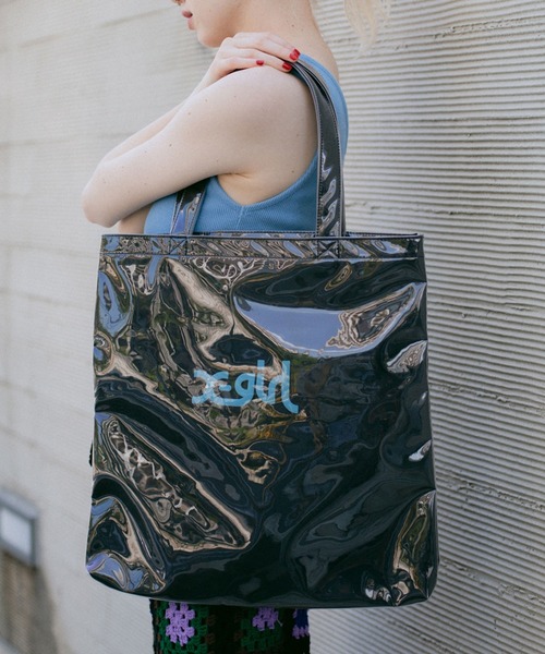 X-girl（エックスガール）の「MILLS LOGO TOTE BAG（トートバッグ・レディース・ブラック/ホワイト/マルチ・ONE SIZE）」の4枚目の写真