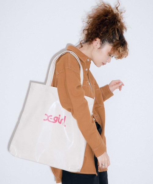 X-girl（エックスガール）の「MILLS LOGO TOTE BAG（トートバッグ・レディース・ブラック/ホワイト/マルチ・ONE SIZE）」の13枚目の写真