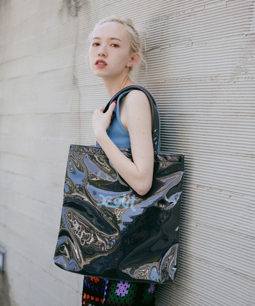 X-girl（エックスガール）の「MILLS LOGO TOTE BAG（トートバッグ・レディース・ブラック/ホワイト/マルチ・ONE SIZE）」の22枚目の写真