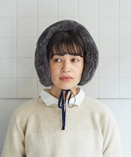 bulle de savon（ビュルデサボン）の「ラビットファー　みみあてマフラー（イヤーマフ・レディース・グレー/キナリ・FREE）」の3枚目の写真