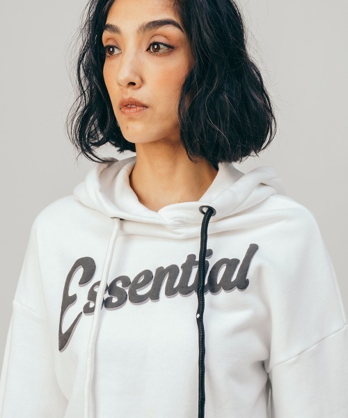ESSENTIAL(エッセンシャル)の「裏毛ショート丈パーカー(パーカー・レディース・オフホワイト/ブラック・FREE)」の3枚目の写真