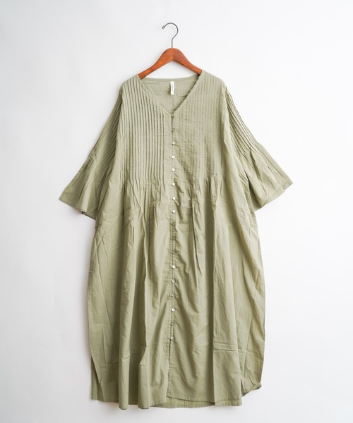 Wordtrobe（ワードトローブ）の「【wordtrobe】ピンタックロングガウンワンピース（ワンピース・レディース・カーキ/オフホワイト/ネイビー/ライトピンク・FREE）」の2枚目の写真