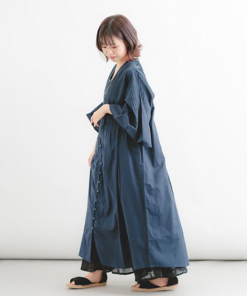 Wordtrobe（ワードトローブ）の「【wordtrobe】ピンタックロングガウンワンピース（ワンピース・レディース・カーキ/オフホワイト/ネイビー/ライトピンク・FREE）」の6枚目の写真