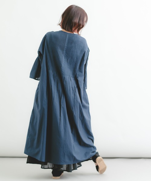 Wordtrobe（ワードトローブ）の「【wordtrobe】ピンタックロングガウンワンピース（ワンピース・レディース・カーキ/オフホワイト/ネイビー/ライトピンク・FREE）」の7枚目の写真