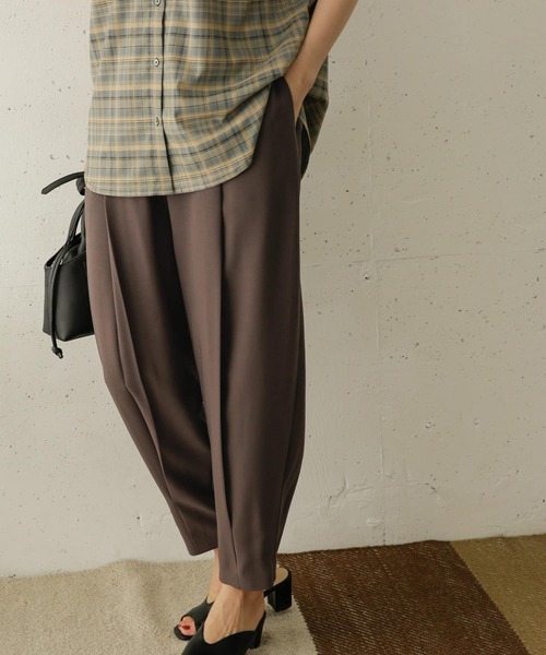 URBAN RESEARCH DOORS(アーバンリサーチドアーズ)の「アイロンレスバナナパンツ(その他パンツ・レディース・ブラック/モカ・ONE)」の1枚目の写真