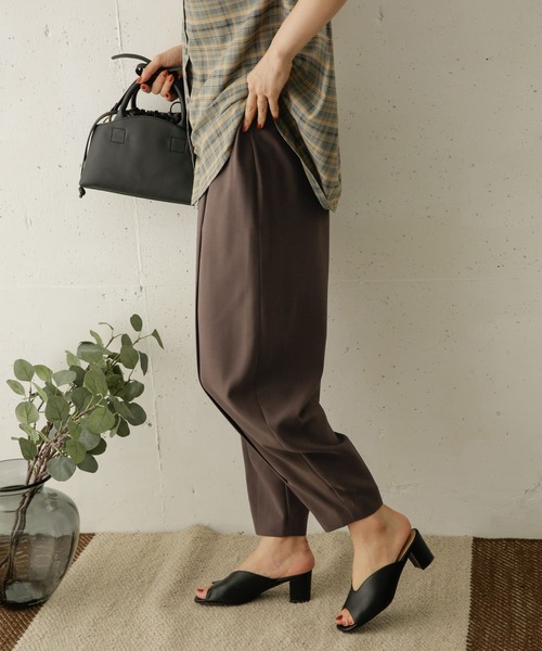 URBAN RESEARCH DOORS(アーバンリサーチドアーズ)の「アイロンレスバナナパンツ(その他パンツ・レディース・ブラック/モカ・ONE)」の11枚目の写真