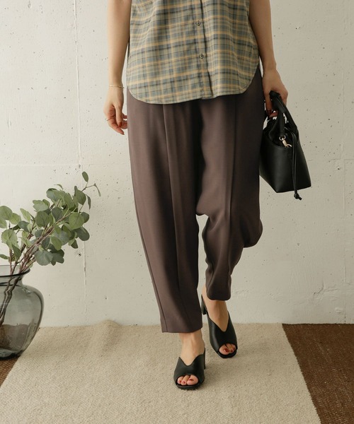URBAN RESEARCH DOORS(アーバンリサーチドアーズ)の「アイロンレスバナナパンツ(その他パンツ・レディース・ブラック/モカ・ONE)」の14枚目の写真