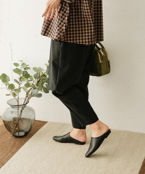 URBAN RESEARCH DOORS(アーバンリサーチドアーズ)の「アイロンレスバナナパンツ(その他パンツ・レディース・ブラック/モカ・ONE)」の15枚目の写真