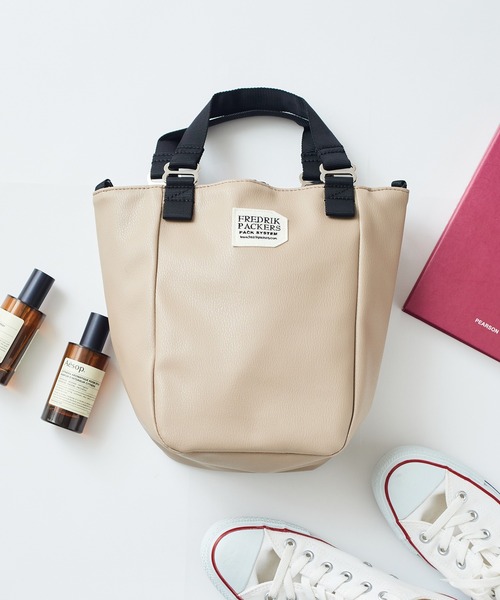 FREDRIK PACKERS(フレドリックパッカーズ)の「オールシーズン・オールシーン活躍のミニトート◎【FREDRIK PACKERS】EC限定! MISSION TOTE XS ECO LEATHER limited/ショルダーバッグ/ミニショルダー/ミニトート/手提げ(ショルダーバッグ・レディース・アイボリー/ブラック/ベージュ・FREE)」の12枚目の写真