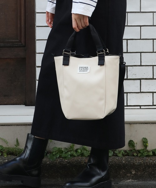 FREDRIK PACKERS(フレドリックパッカーズ)の「オールシーズン・オールシーン活躍のミニトート◎【FREDRIK PACKERS】EC限定! MISSION TOTE XS ECO LEATHER limited/ショルダーバッグ/ミニショルダー/ミニトート/手提げ(ショルダーバッグ・レディース・アイボリー/ブラック/ベージュ・FREE)」の14枚目の写真