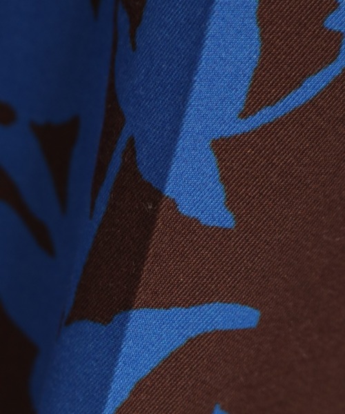 Maison de Beige（メゾンドベージュ）の「《Masion de Beige》大花柄セミワイドパンツ《Viscotecs》（その他パンツ・レディース・ブラウン・9号）」の2枚目の写真