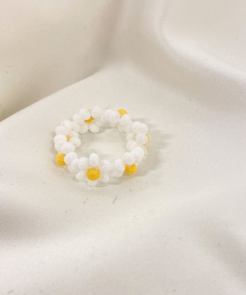 WEGO（ウィゴー）の「WEGO/フラワービーズリング（リング・レディース・ホワイト/ブラック/レッド/シルバー/ゴールド・FREE）」の2枚目の写真