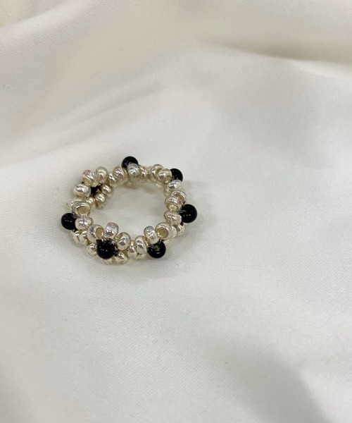 WEGO（ウィゴー）の「WEGO/フラワービーズリング（リング・レディース・ホワイト/ブラック/レッド/シルバー/ゴールド・FREE）」の4枚目の写真