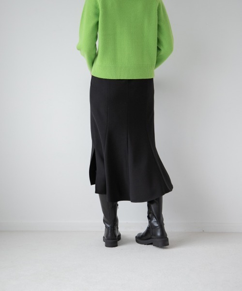 yuw（ユウ）の「SLIT FLARE SKIRT　238250（スカート・レディース・ブラック/イエロー・MEDIUM/LARGE）」の4枚目の写真