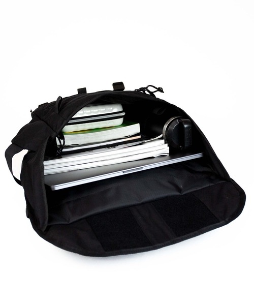 wdl.（ワームデザインラボ）の「【wdl./ダブリューディーエル】DELTA / COMMUTER MESSENGER（メッセンジャーバッグ・メンズ・ブラック・FREE）」の4枚目の写真