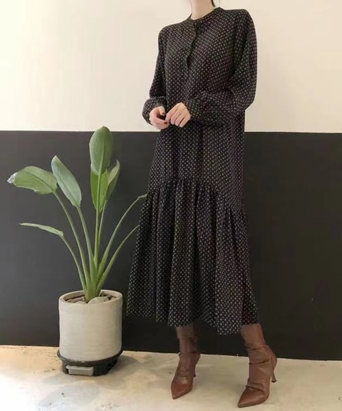 Jewelobe(ジュエローブ)の「小紋柄スモックロングワンピース(ワンピース・レディース・ホワイト/ネイビー/ブラウン・FREE)」の3枚目の写真