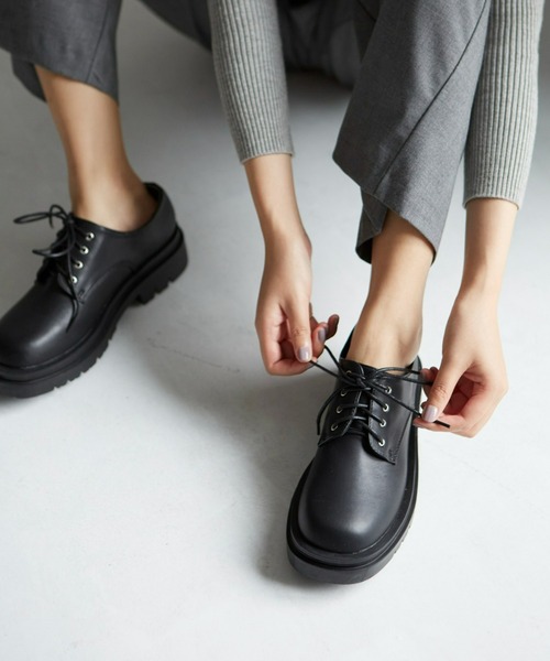 Fabby fabby(ファビィーファビィー)の「タンクソールトラックソールレースアップシューズ(ドレスシューズ・レディース・ブラック/オフホワイト・MEDIUM/SMALL/LARGE)」の2枚目の写真