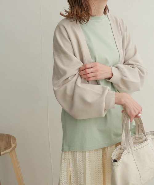 URBAN RESEARCH DOORS(アーバンリサーチドアーズ)の「ボリュームスリーブボレロカーディガン(カーディガン/ボレロ・レディース・ベージュ/グリーン・1)」の2枚目の写真