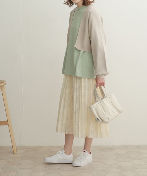 URBAN RESEARCH DOORS(アーバンリサーチドアーズ)の「ボリュームスリーブボレロカーディガン(カーディガン/ボレロ・レディース・ベージュ/グリーン・1)」の21枚目の写真