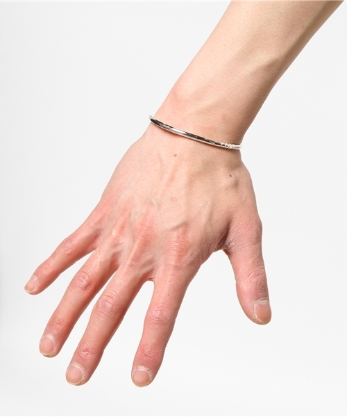 BEAMS（ビームス）の「ACE by morizane / 4スパイラル バングル（バングル/リストバンド・メンズ・シルバー・MEDIUM）」の5枚目の写真