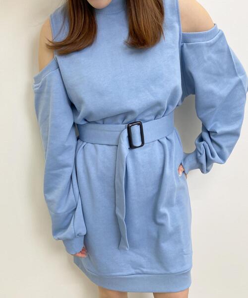 INGNI(イング)の「スウェット肩開きベルト付チュニックトップス(チュニック・レディース・ブラック/オフホワイト/ブルー/ライトグリーン・M)」の4枚目の写真