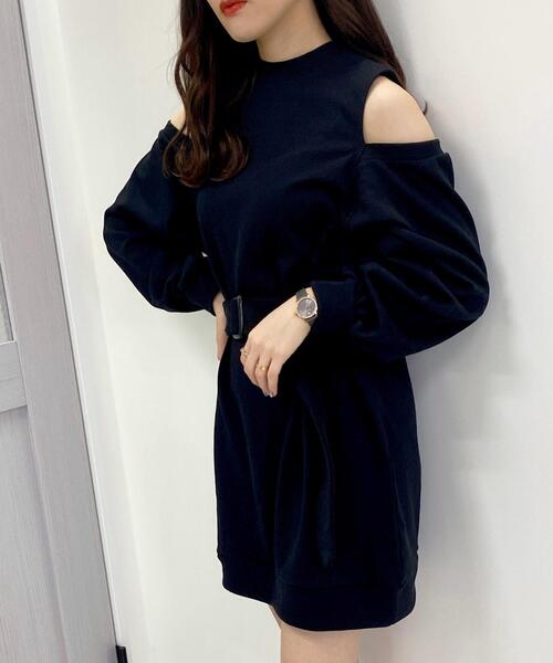 INGNI(イング)の「スウェット肩開きベルト付チュニックトップス(チュニック・レディース・ブラック/オフホワイト/ブルー/ライトグリーン・M)」の1枚目の写真