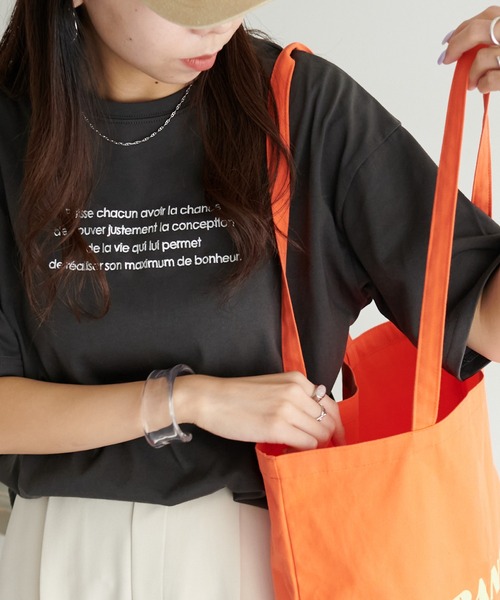 DISCOAT（ディスコート）の「【WEB限定】半袖刺繍ロゴTシャツ（Tシャツ/カットソー・レディース・ホワイト×グレー/チャコールグレー/ホワイト×レッド/ホワイト×グリーン/ネイビー/ホワイト×シルバー・FREE/MEDIUM）」の5枚目の写真