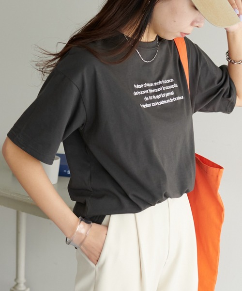 DISCOAT（ディスコート）の「【WEB限定】半袖刺繍ロゴTシャツ（Tシャツ/カットソー・レディース・ホワイト×グレー/チャコールグレー/ホワイト×レッド/ホワイト×グリーン/ネイビー/ホワイト×シルバー・FREE/MEDIUM）」の11枚目の写真